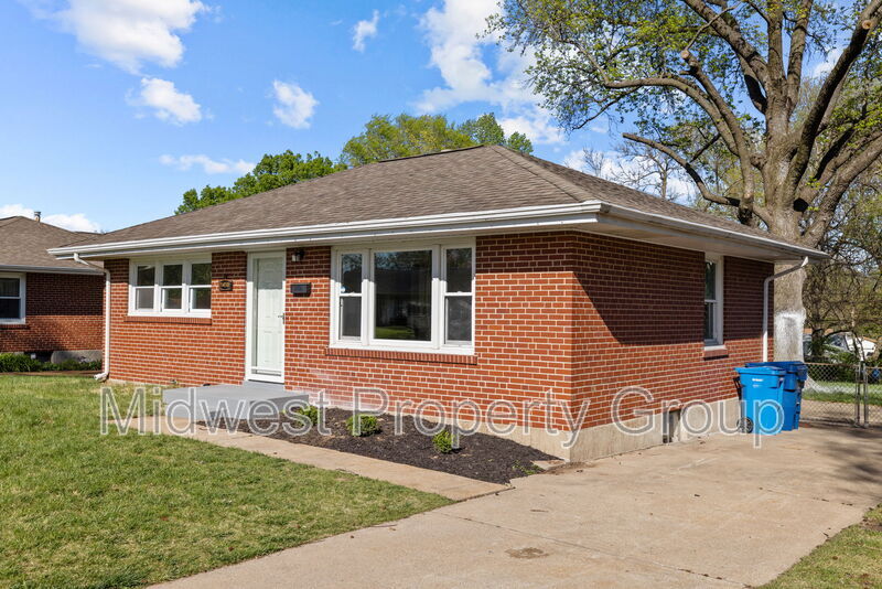 Primary Photo - 1410 Saint Bernadette Lane