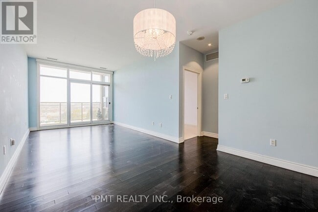 Building Photo - 1-601 Leaside Park Dr