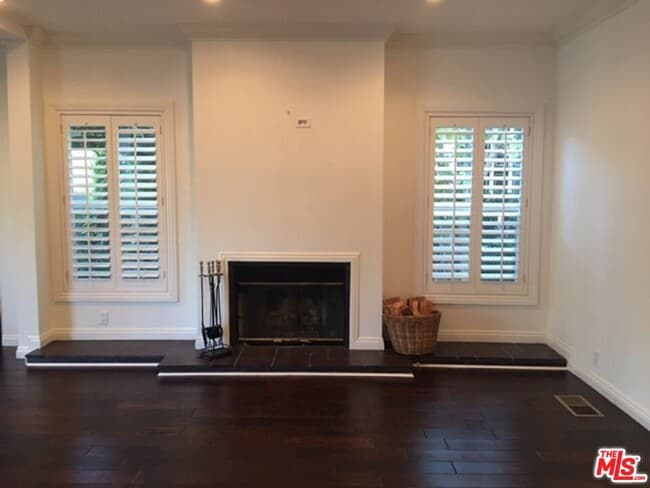 Foto del edificio - 125 N Palm Dr