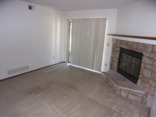 Building Photo - 12043 W Cross Dr