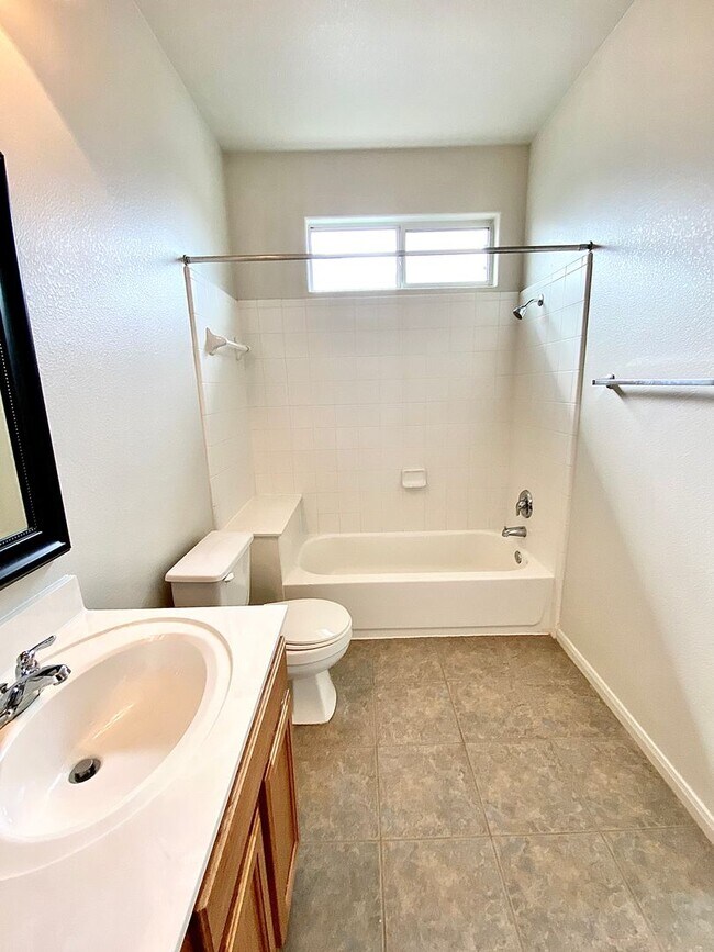 Foto del edificio - Austin Duplex Available for lease