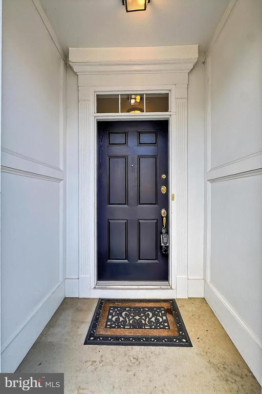 Building Photo - 42627 Homefront Terrace