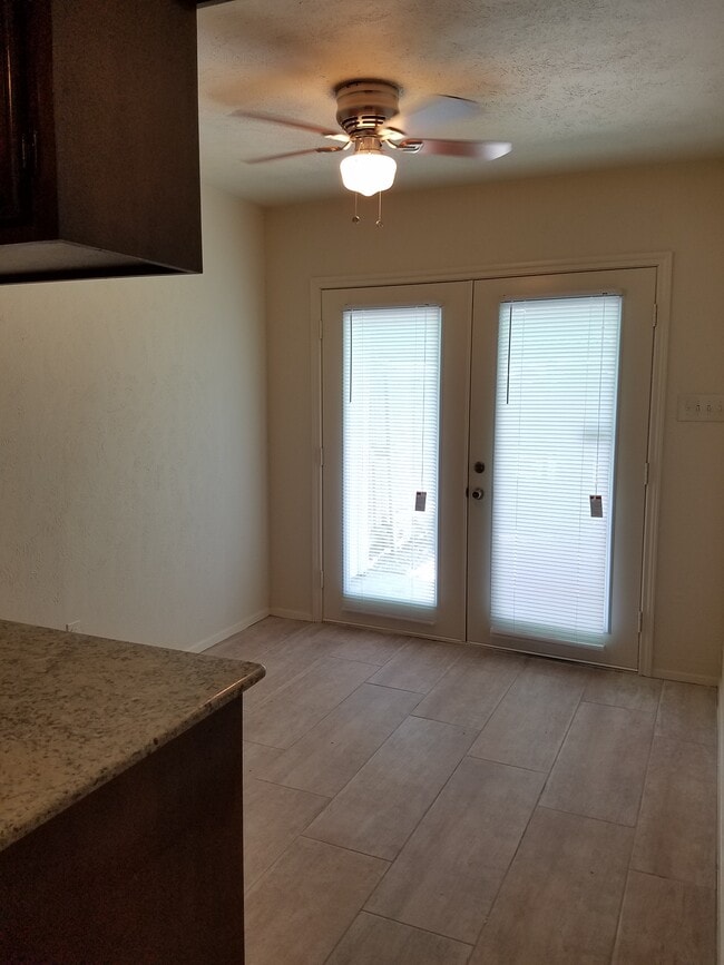 Building Photo - 320 Towne House Ln