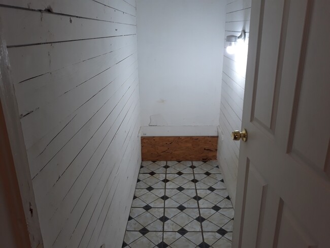 Extra storage area - 7128 4th Ave S