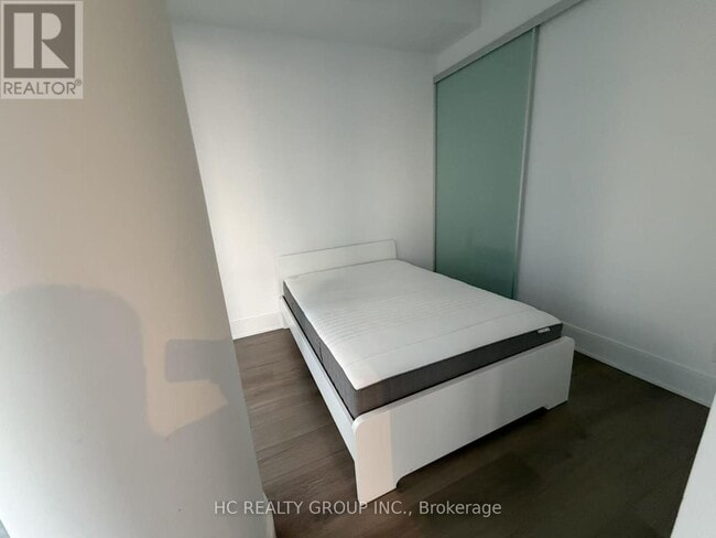 Photo du bâtiment - 50 Charles St E