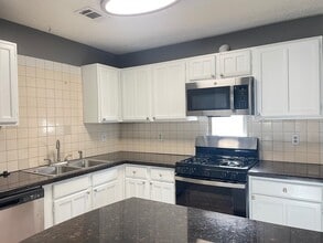 Building Photo - 15807 Beechnut St