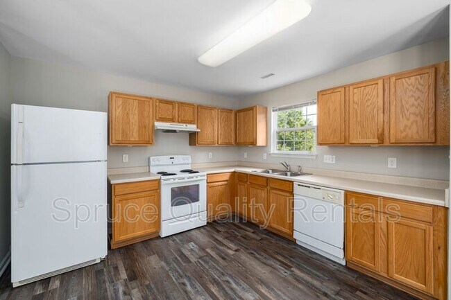 Building Photo - 6 Crimson Clover Ct