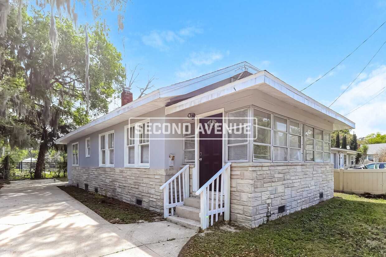 Primary Photo - 544 E 60th ST