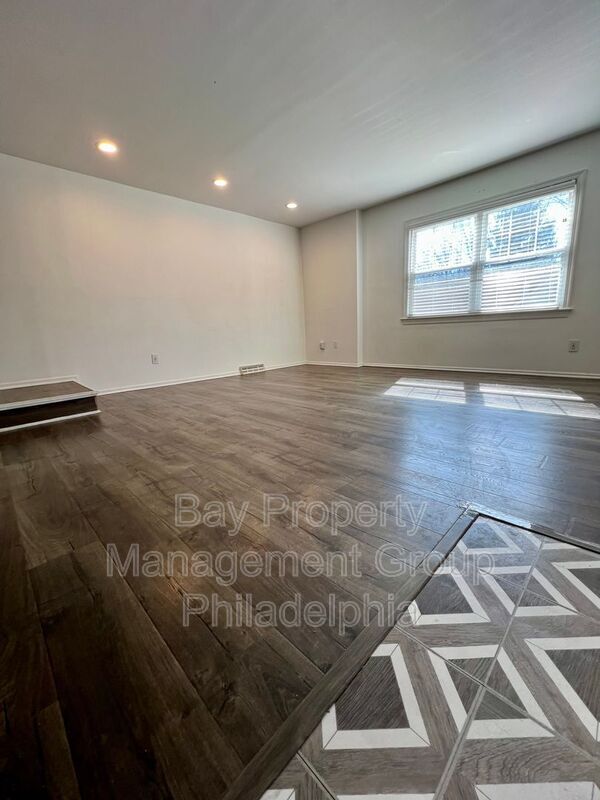 Building Photo - 1313 Delmont Ave