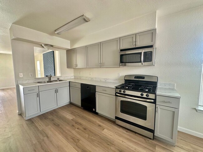 Building Photo - 2 BED 1 BATH IN AUSTIN TX! NEW MANAGEMENT!!!!
