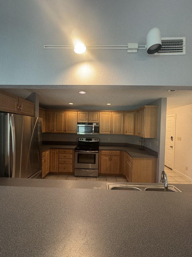 Building Photo - Spacious Mountain Condo 3 bedroom 2 bathroom.