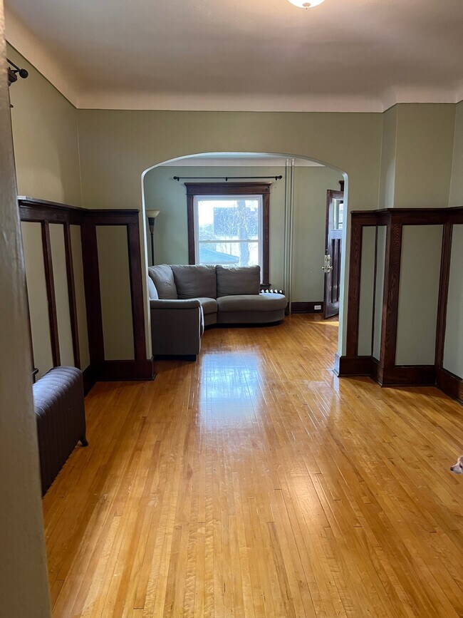 Foto del edificio - 608 N 16th Ave E