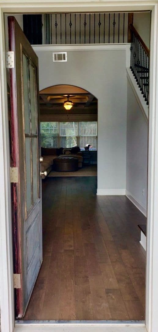 Building Photo - Centrally Located Home Sweet Home