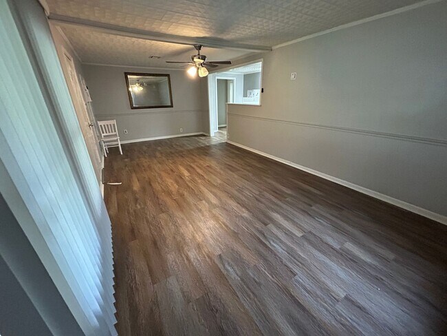 Building Photo - 3 Bedroom 2 Bathroom Home for Rent - SPECIAL $1,600 ALL BILLS PAID