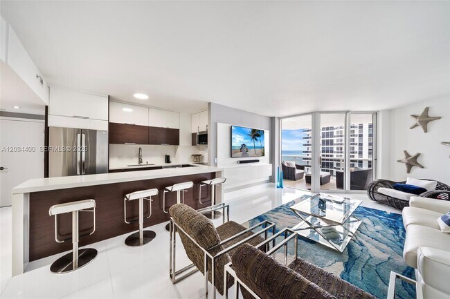 Foto del edificio - 4779 Collins Ave