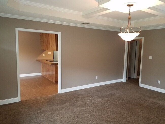 Foto del edificio - Spacious 3BR Brick Home with Open Split Floor Plan & Tiled Back Porch on Nearly an Acre