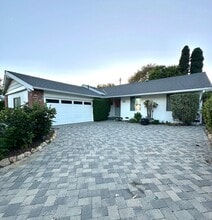 Building Photo - 7621 Dartmoor Ave