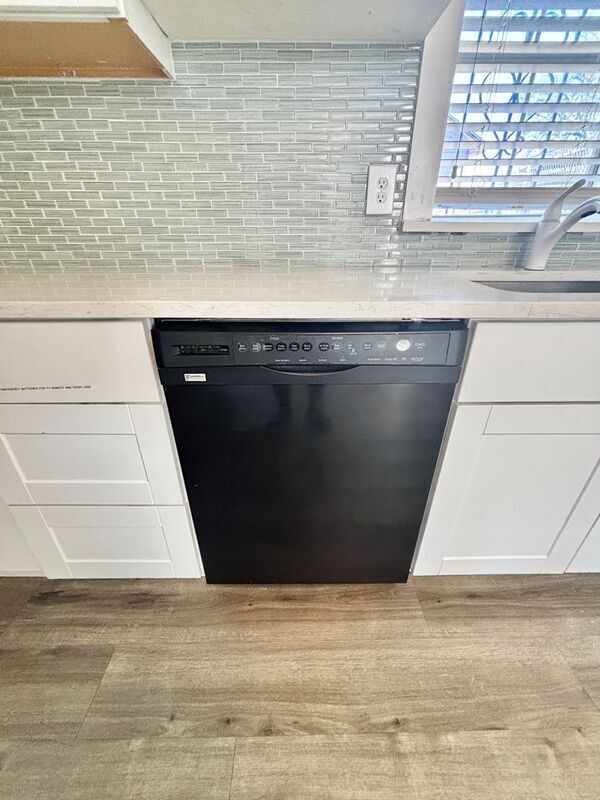 Foto del edificio - 2308 Britton Ave