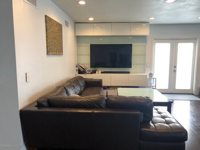 Foto del edificio - 11689 Malden St