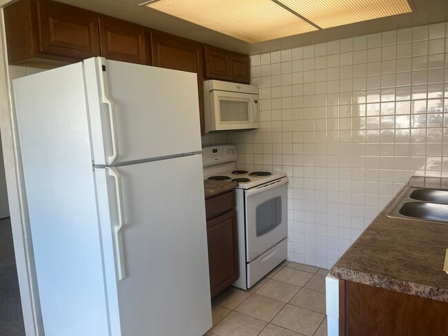 Kitche - 9530 Hyde Park Dr