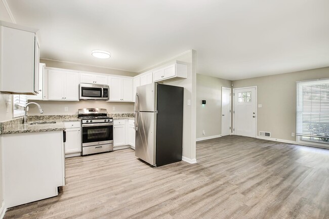 Building Photo - 2973 Cambridge Dr Sw
