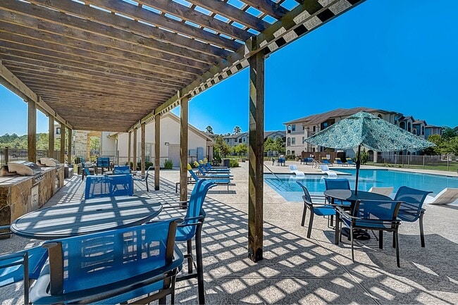 Building Photo - Capri Villas at the Lake