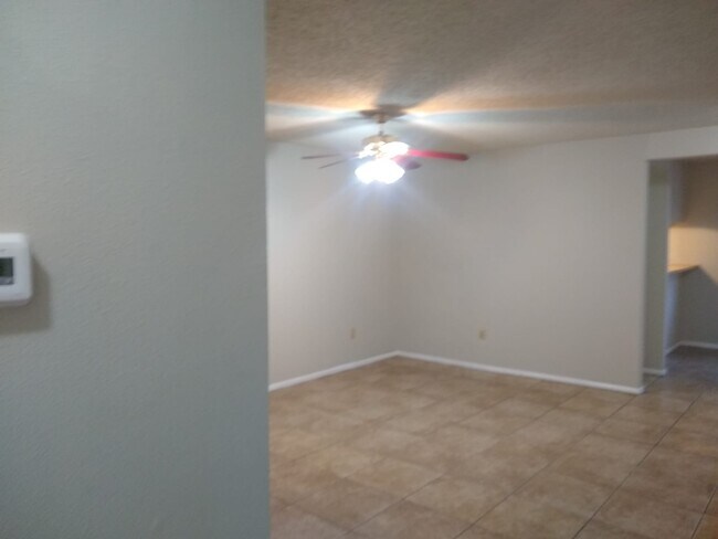 Foto del edificio - 7733 Bles Ave