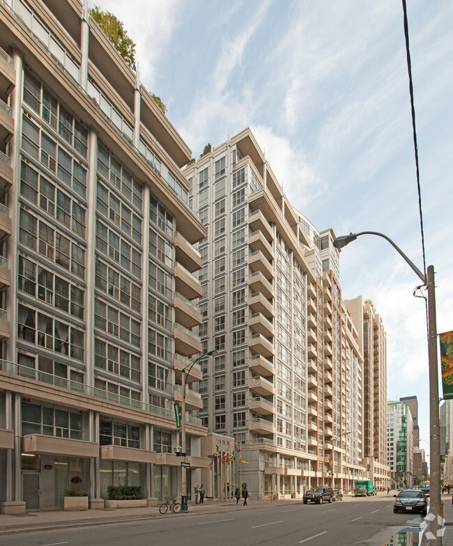 Building Photo - The Icon - Phase II