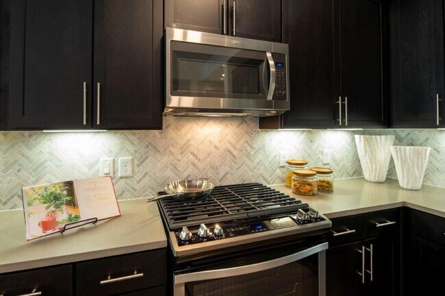 Building Photo - Downtown High-Rise Living – 1 Month Free +...