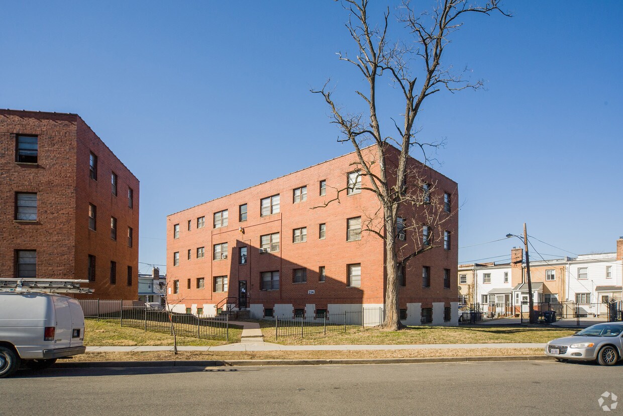 Primary Photo - 214 Kenilworth Ave NE