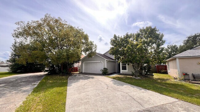 Building Photo - GORGEOUS 3 Bedroom, 2 Bathroom Home in Orl...