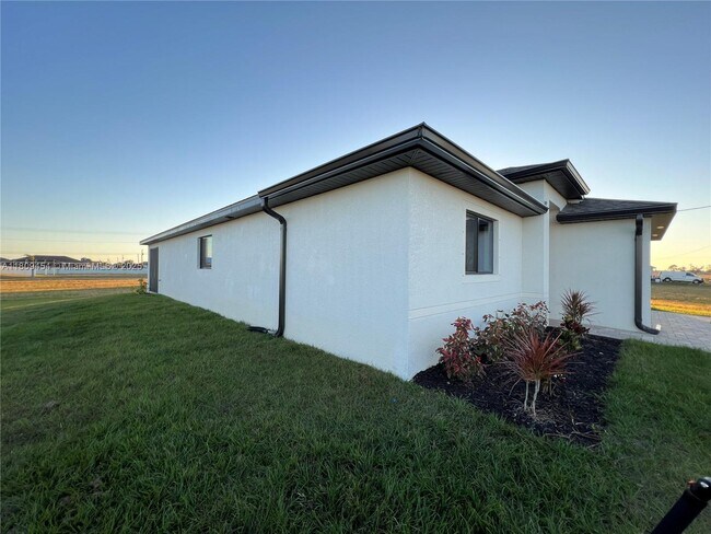 Building Photo - 1106 NW 21st Terrace