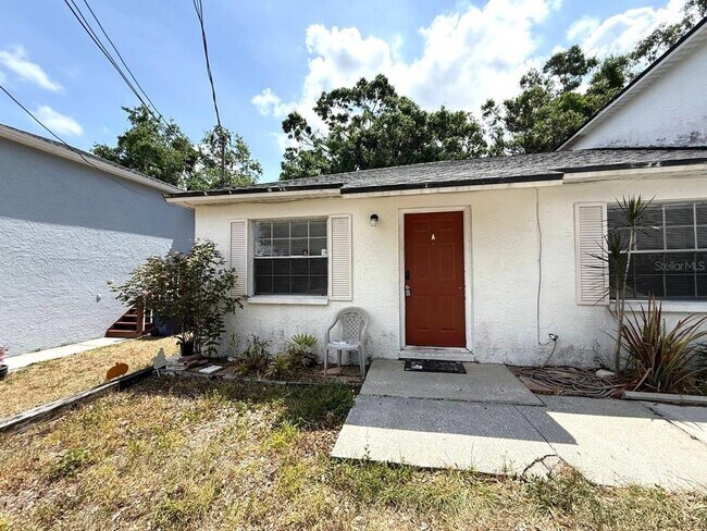Foto del edificio - 8505 N Tampa St