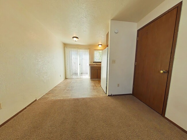 Building Photo - Cozy  1 Bedroom Townhouse ~ South Corvallis