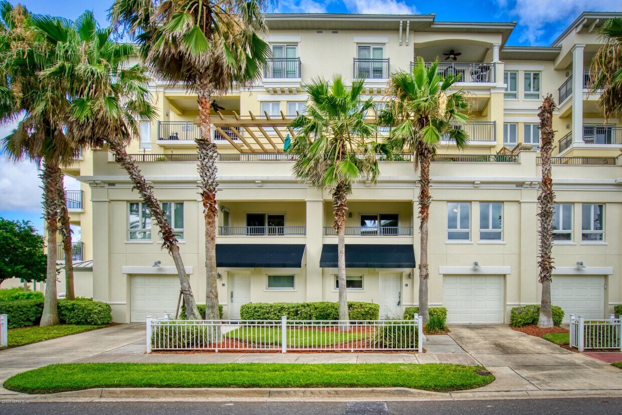 Foto principal - 525 3rd St N