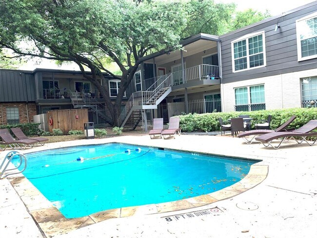 Foto del edificio - 5234 Fleetwood Oaks Ave