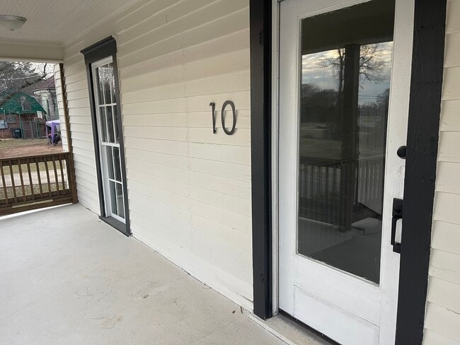 Building Photo - 10 Jeter Ave