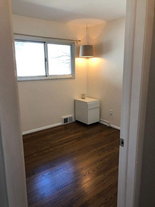 Third Bedroom - 3132 Vinsetta Blvd