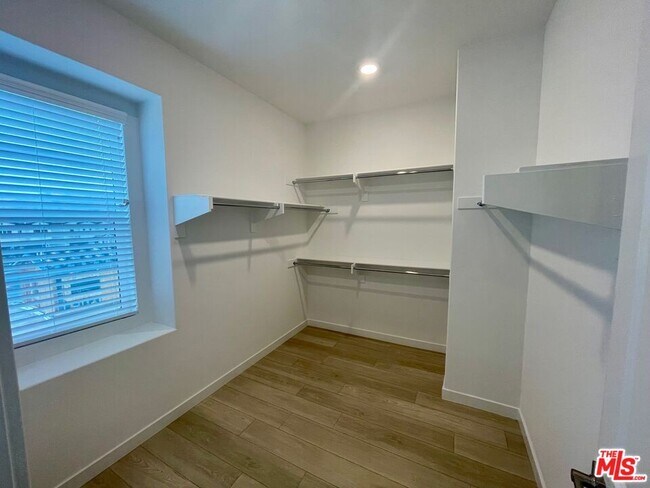 Foto del edificio - 23743 Wilcox Dr