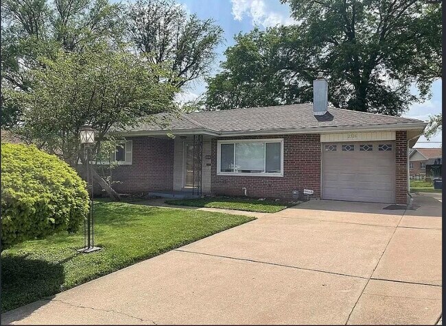 Foto del edificio - 2326 Fairy Bell Dr