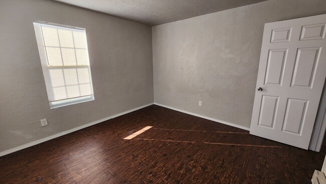 Foto del edificio - Nice 2 bed 1 bath in OKC!  $895 Per Month!