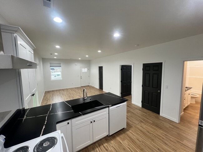 Building Photo - 119 Grant Dr