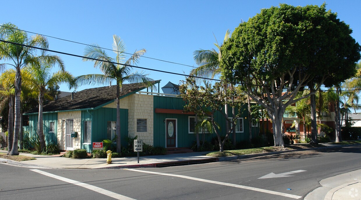 Primary Photo - Sea Side Court