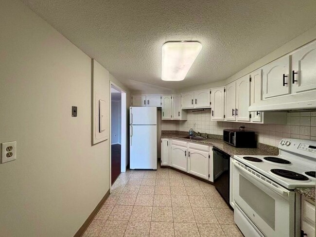 Building Photo - 1434 Harmon Cove Tower
