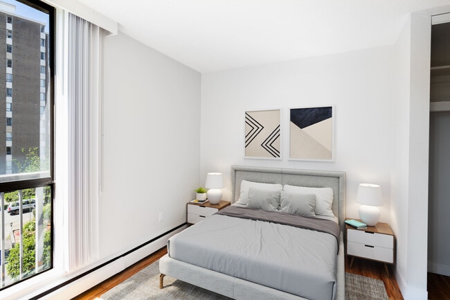 Building Photo - Hendry House