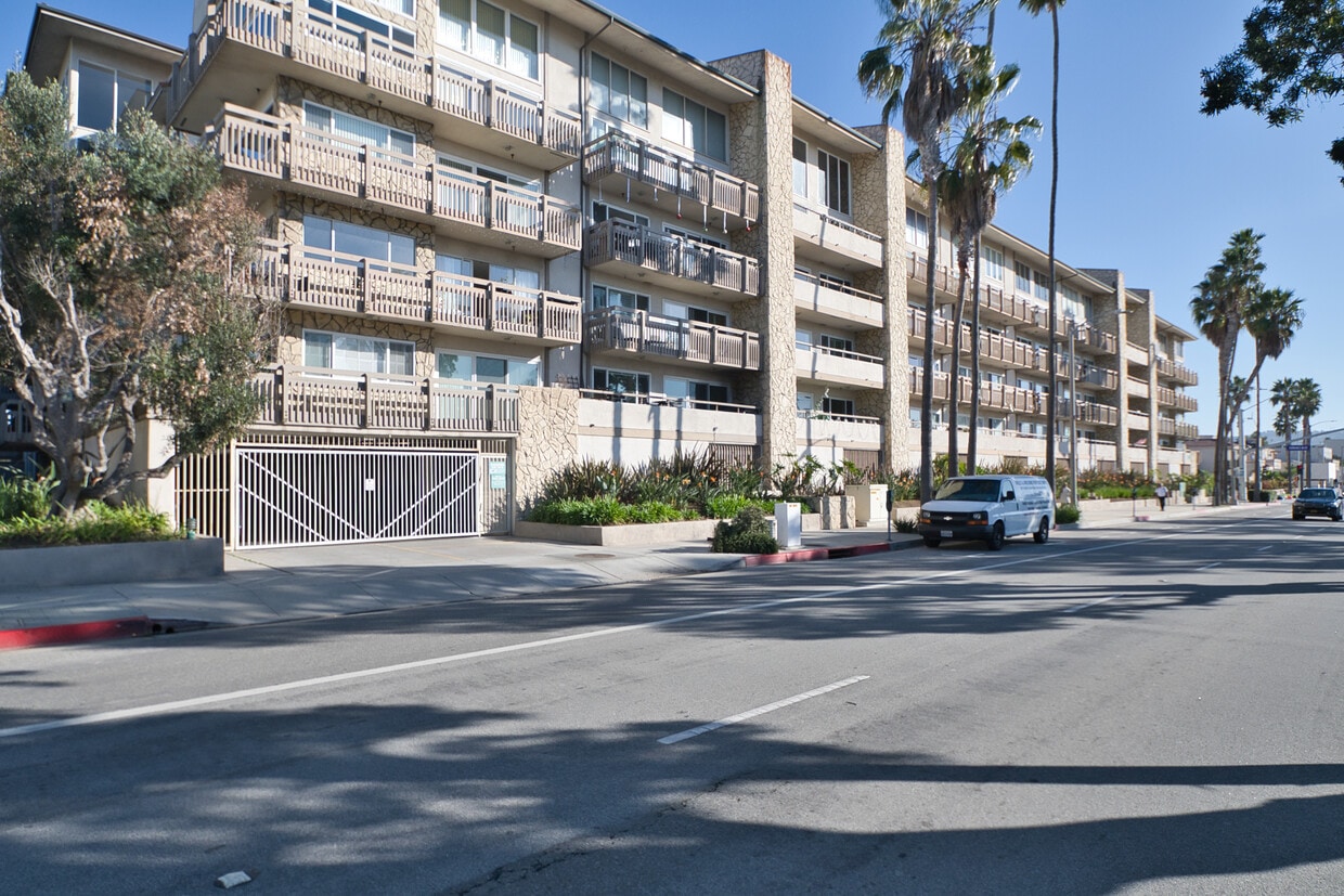 Primary Photo - 230 S Catalina Ave