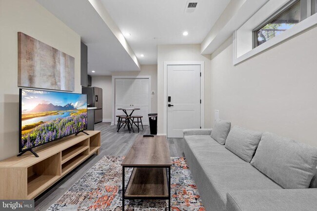 Foto del edificio - 3517 14th St NW
