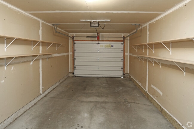 Building Photo - Ward Rentals in Hutchinson