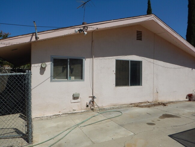 Building Photo - 4957 Mitchell Ave