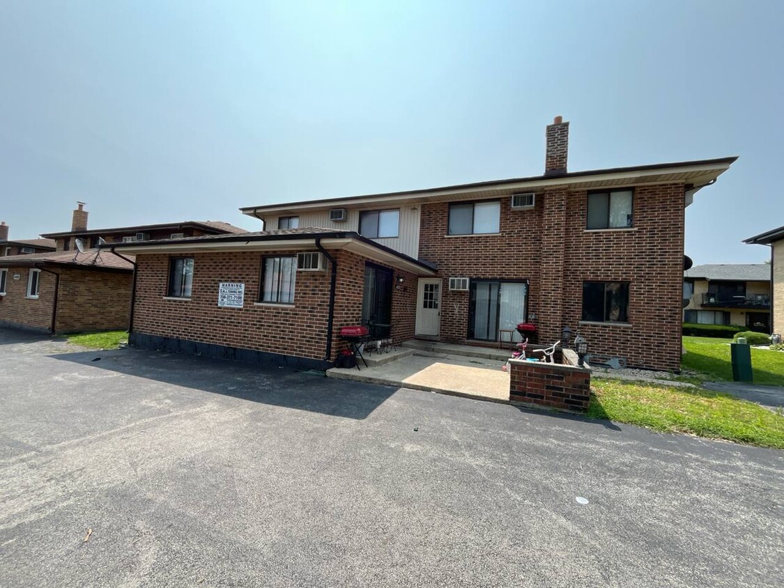 Primary Photo - 14803 Kilpatrick Ave